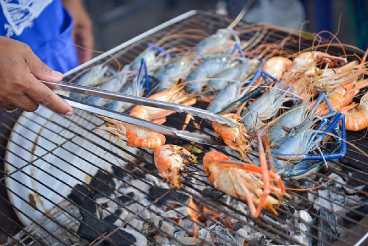 ตะลุยแหล่งซีฟู้ด @ตลาดประมงท่าเรือพลี.. งบไม่เกินพัน กินอะไรได้บ้าง Let’s Go!