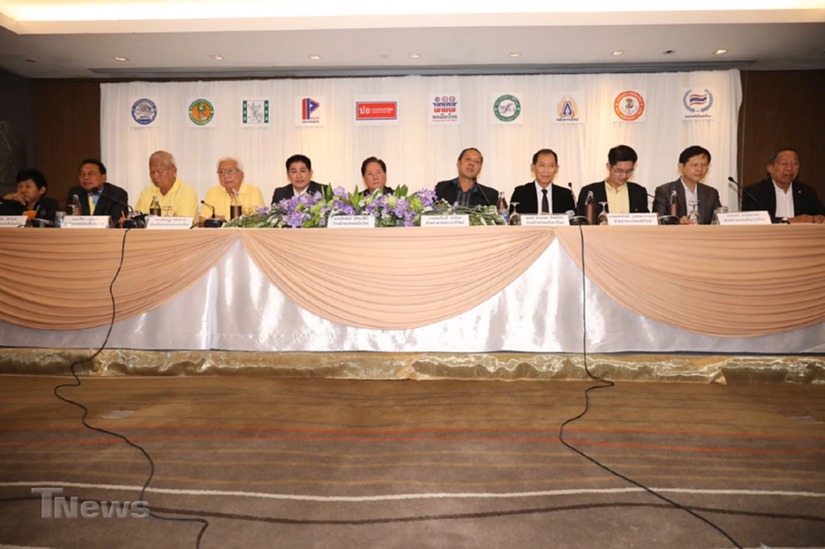 "มงคลกิตติ์" พลิกลิ้นแทบไม่ทัน!! ยันร่วม พปชร.- "ธรรมนัส"ยื่นคำขาด หากยังล้ำเส้นพร้อมทบทวน!