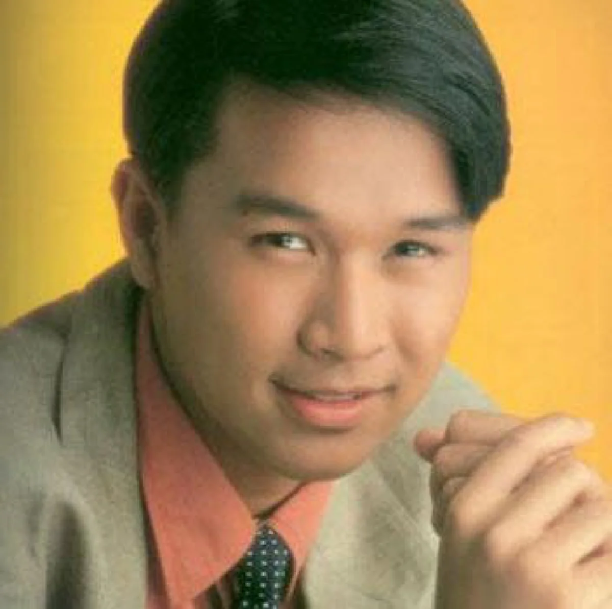 ***มองแล้วมองอีก !! อดีตพระเอกดังยุค 90 "สายฟ้า เศรษฐบุตร" ที่หันหลังให้วงการบันเทิง ล่าสุดเปลี่ยนไปจนแทบจำไม่ได้ !?