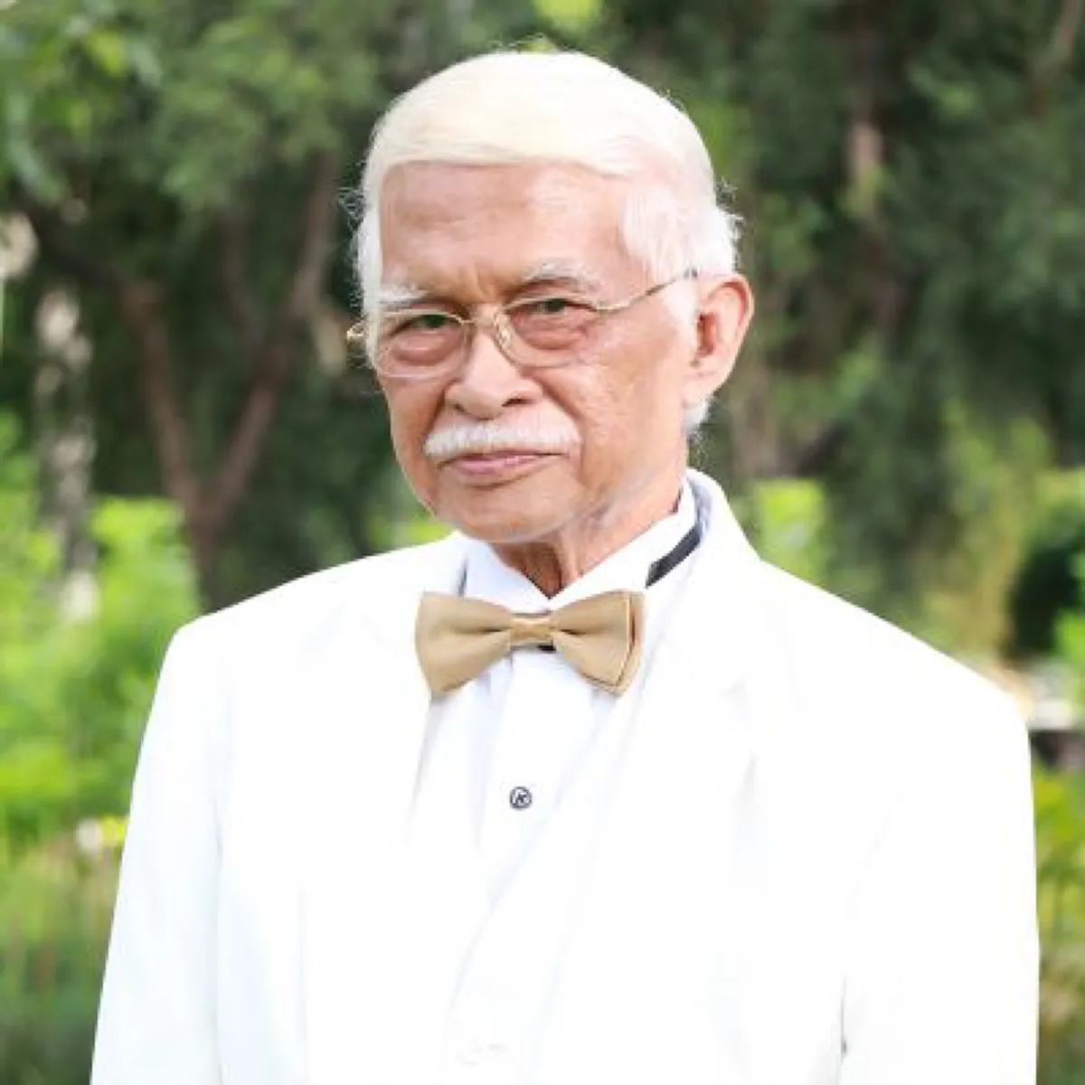  สะอาด นักแสดงอาวโส