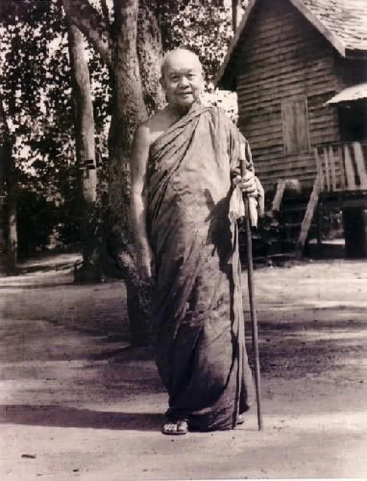 น้อมรำลึก ๔ มกราคม ๒๕๖๑ คล้ายวันละสังขาร ปีที่ ๔๑ ขององค์ "หลวงปู่ฝั้น อาจาโร"พระอริยเจ้าผู้มีพลังจิตเหนือฟ้าดิน แห่งวัดป่าอุดมสมพร.