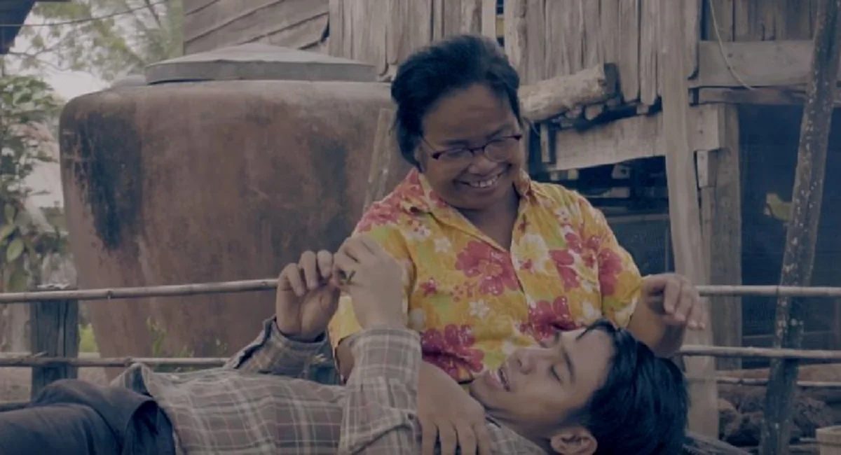 คิดฮอดเด้..."ก้อง ห้วยไร่" ปล่อยเพลงซึ้งกินใจ "คิดฮอดถิ่น" เอาใจคนอยู่ไกลบ้าน รับปีใหม่ไทย วันเดียวคนดูครึ่งล้าน!!! (ชมคลิป)