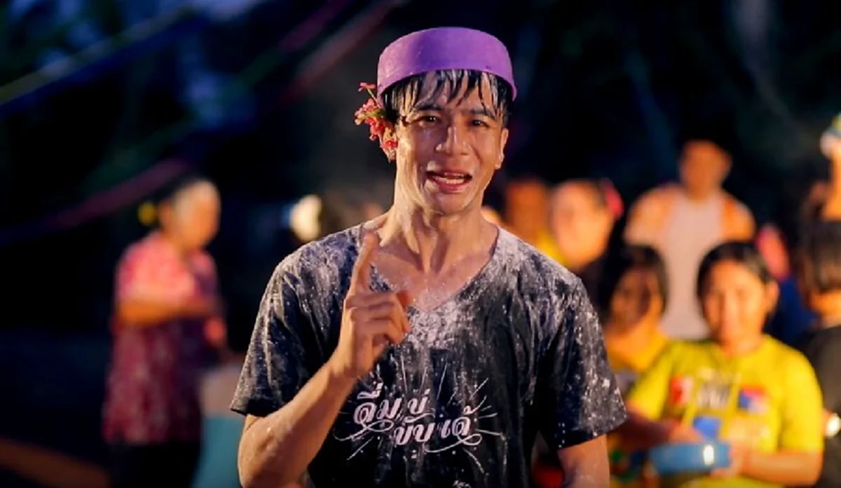 คิดฮอดเด้..."ก้อง ห้วยไร่" ปล่อยเพลงซึ้งกินใจ "คิดฮอดถิ่น" เอาใจคนอยู่ไกลบ้าน รับปีใหม่ไทย วันเดียวคนดูครึ่งล้าน!!! (ชมคลิป)