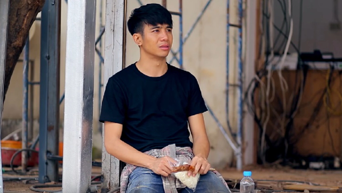 คิดฮอดเด้..."ก้อง ห้วยไร่" ปล่อยเพลงซึ้งกินใจ "คิดฮอดถิ่น" เอาใจคนอยู่ไกลบ้าน รับปีใหม่ไทย วันเดียวคนดูครึ่งล้าน!!! (ชมคลิป)