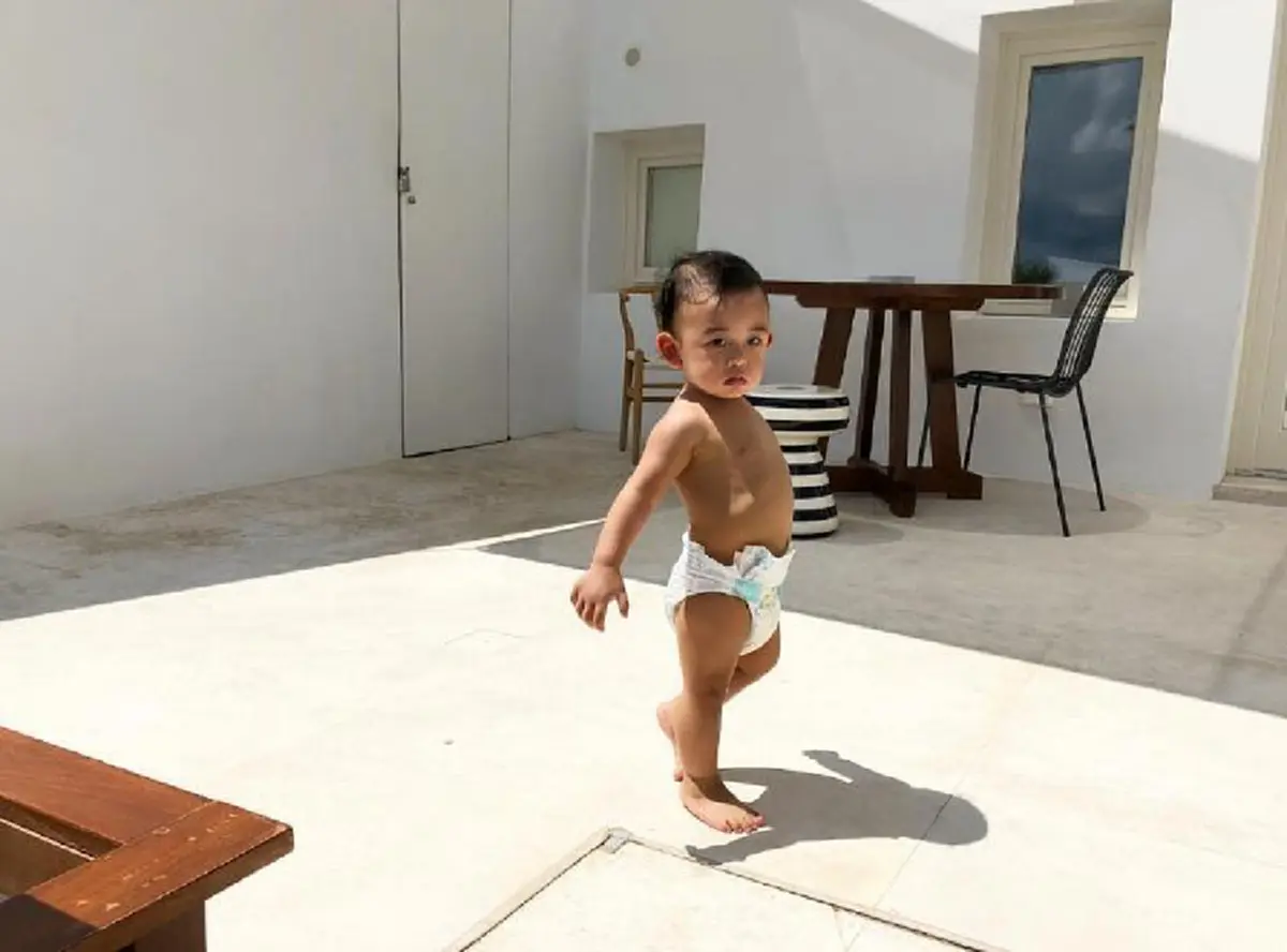 แซ่บสุด!!! ส่องภาพภรรยา ของ "ชาย ชาตโยดม" สลัดผ้าโชว์หวิว ในชุดบิกินี่ตัวจิ๋ว บอกเลยไม่ธรรมดา!! (ชมภาพ)