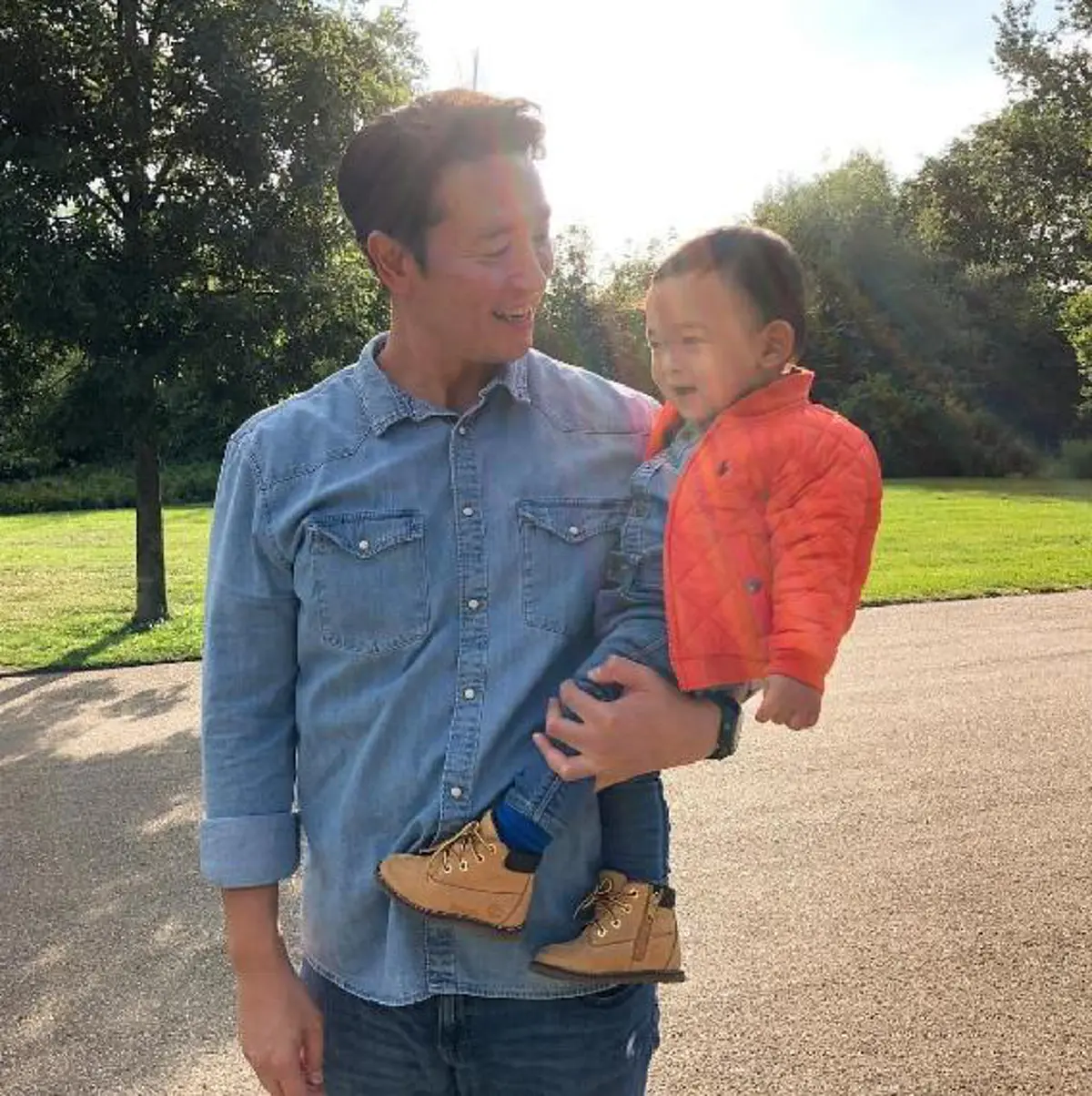 แซ่บสุด!!! ส่องภาพภรรยา ของ "ชาย ชาตโยดม" สลัดผ้าโชว์หวิว ในชุดบิกินี่ตัวจิ๋ว บอกเลยไม่ธรรมดา!! (ชมภาพ)