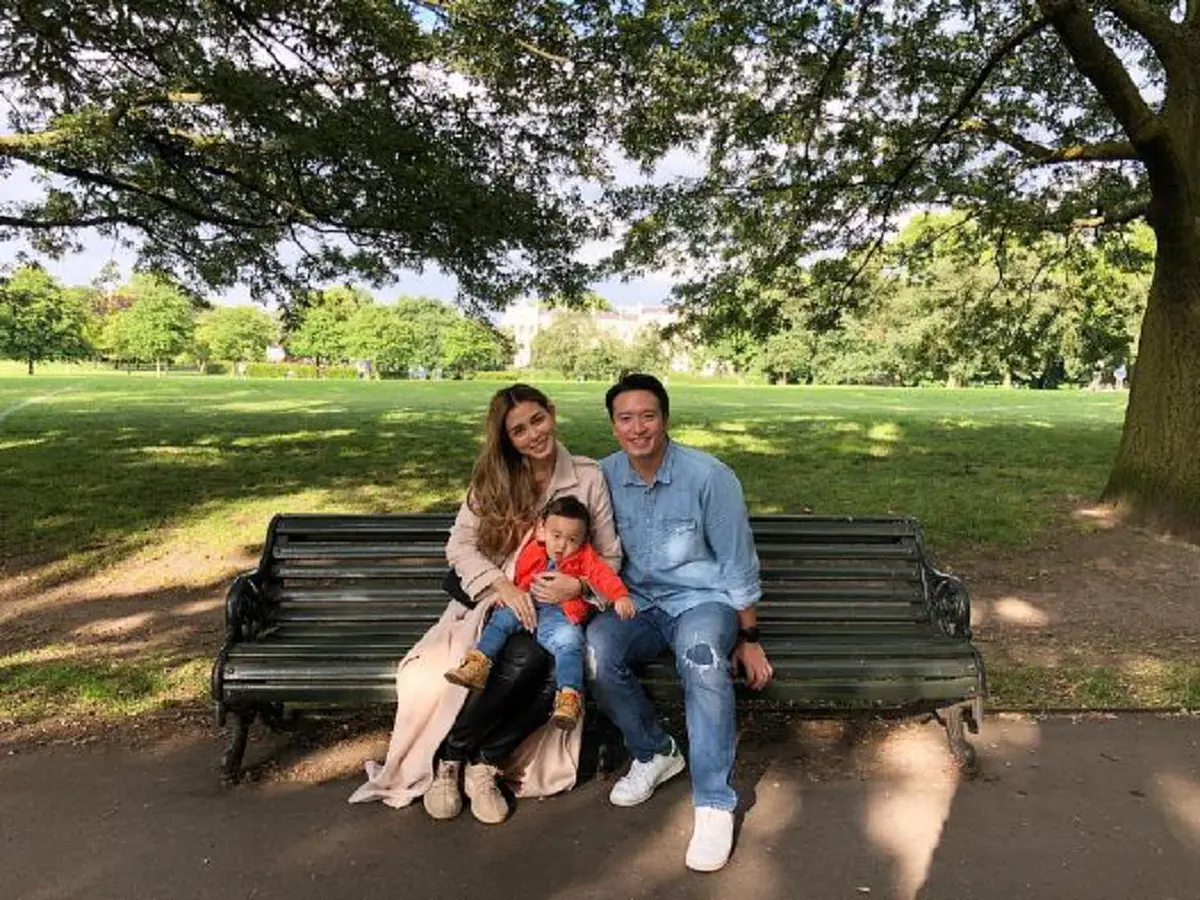 แซ่บสุด!!! ส่องภาพภรรยา ของ "ชาย ชาตโยดม" สลัดผ้าโชว์หวิว ในชุดบิกินี่ตัวจิ๋ว บอกเลยไม่ธรรมดา!! (ชมภาพ)