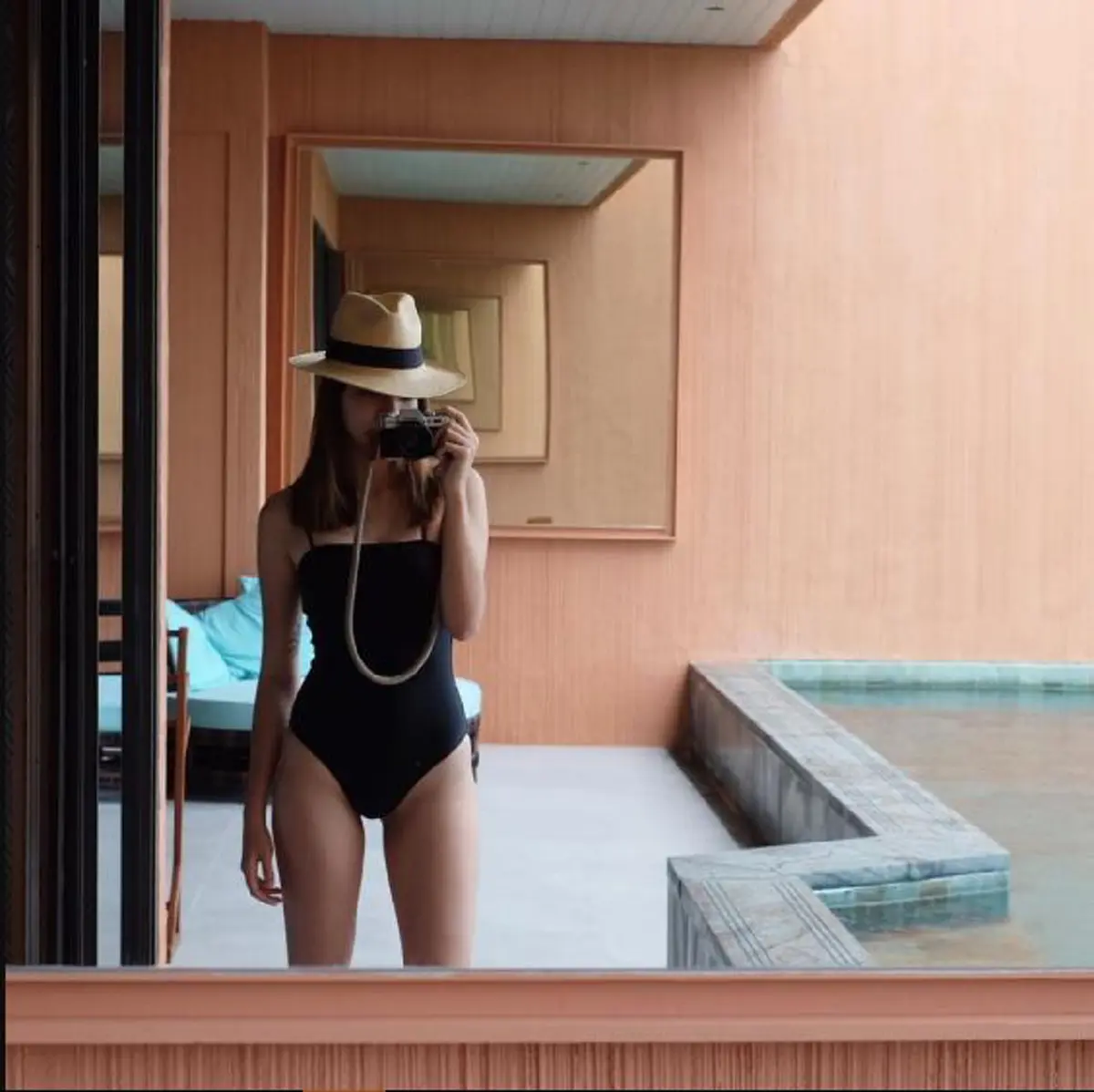 อื้อหือ!!! ส่องภาพ "มารีน่า" น้องสาวของ "นางเอกดังช่อง3" สลัดผ้าโชว์ความเซ็กซี่ ในชุดบิกินี่ ทำชาวเน็ตโฟกัสแทบไม่ละสายตา!!? (ชมภาพ)