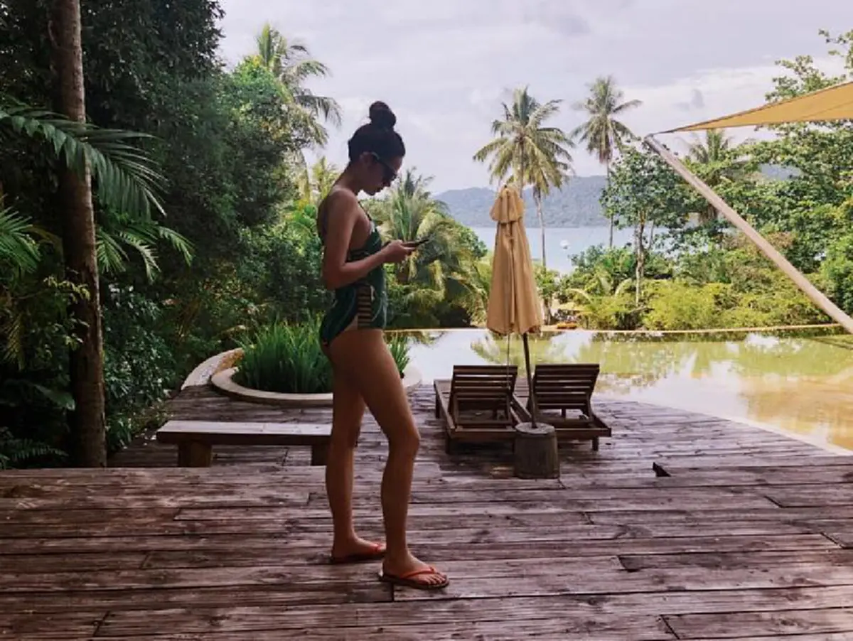 อื้อหือ!!! ส่องภาพ "มารีน่า" น้องสาวของ "นางเอกดังช่อง3" สลัดผ้าโชว์ความเซ็กซี่ ในชุดบิกินี่ ทำชาวเน็ตโฟกัสแทบไม่ละสายตา!!? (ชมภาพ)