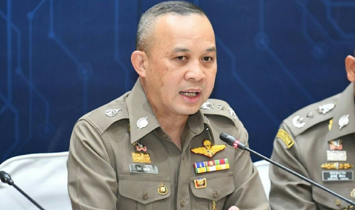 สำนักงานตำรวจแห่งชาติ เคลื่อนไหวเรื่อง ช่อ พรรณิการ์ โพสต์รูปชุดครุย