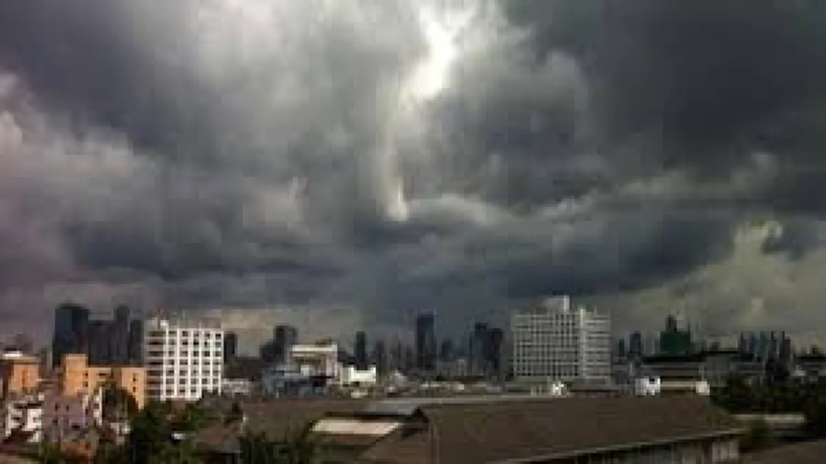 กรมอุตุฯ เตือน 17-20 ก.ค. เตรียมรับมือฝนถล่มหนัก กทม. ตกหนักร้อยล่ะ 60 ของพื้นที่