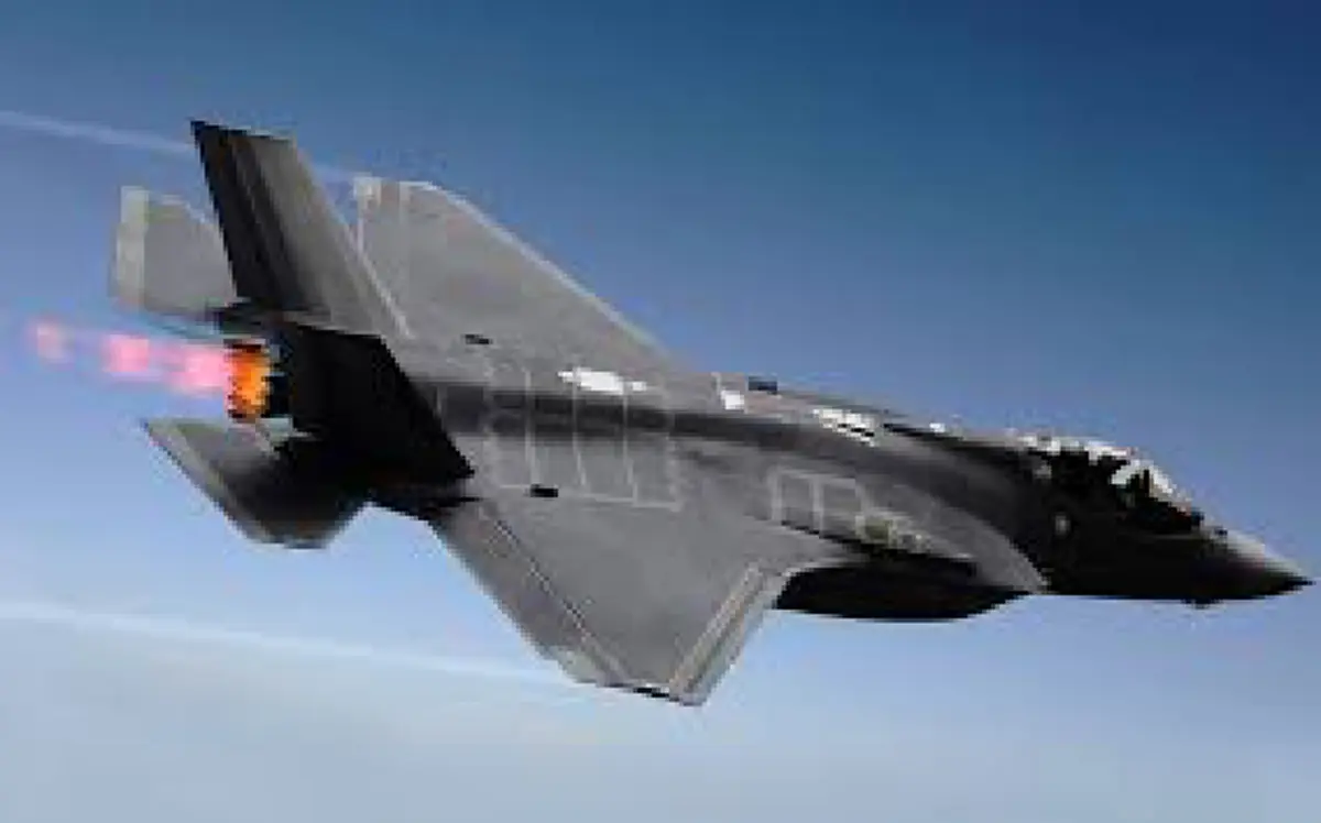 ดูกันชัด ๆ !! “รัสเซีย” เปิดตัวเครื่องบินรบสเตลธ์ Su-57 ที่ว่ากันว่า เหนือกว่า เครื่องบินรบสเตลธ์ F-35 ของ “สหรัฐฯ” (คลิป)