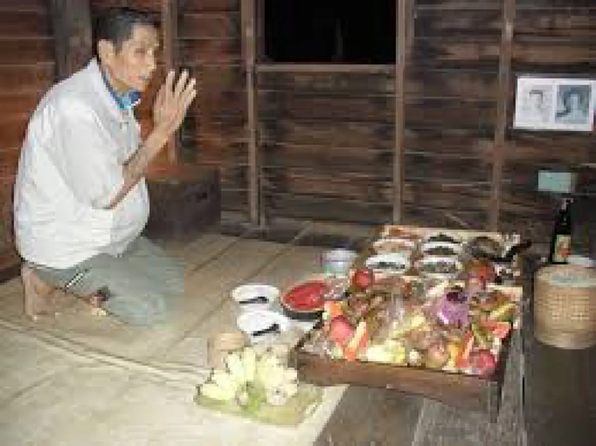 เตือนกันแล้ว!! อย่าลืม..บูชา"ไหว้ผีบ้านผีเรือน เจ้าที่เจ้าทาง" ความเชื่อมาแต่โบราณ อยู่ใกล้ชิดตลอดกับครอบครัว คอยคุ้มครองได้จริงๆ!!