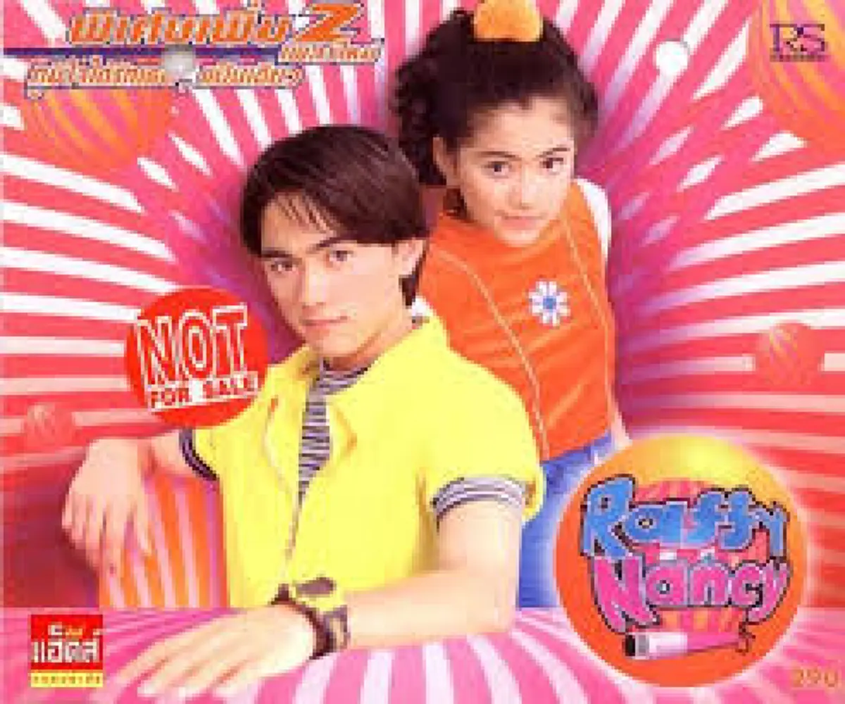 **กลับไทยพร้อมครอบครัว !!! "อดีตนักร้องยุค 90" หอบภรรยา พร้อมลูก 2 คนเที่ยว "ทะเลบัวแดง" ! บอกเลยหน้าตาดีกันทั้งบ้านจริงๆ (ภาพ)