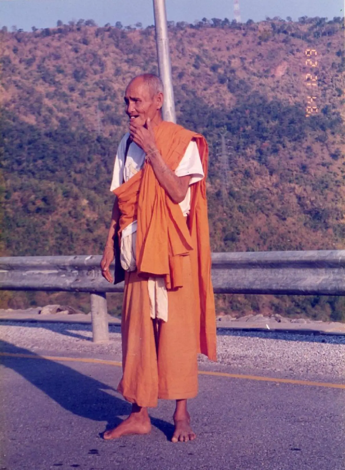 กราบสาธุ!! ปริศนาธรรมอันลึกซึ้งของ "หลวงปู่สรวง" สู่ "หลวงพ่อทองพูน อาริโย" พระเกจิอาจารย์ชื่อดังสายกรรมฐาน !!