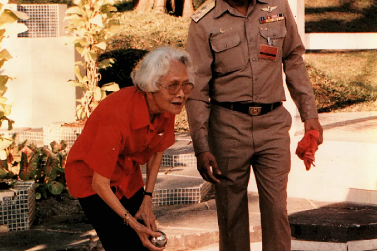 “เปตองเป็นยาวิเศษสำหรับฉัน”  กีฬาทรงโปรดของสมเด็จย่า ที่ท่านทรงพระราชทานให้แก่พสกนิกรชาวไทยไว้เพื่อออกกำลังกายและแข่งขัน (ชมคลิป)