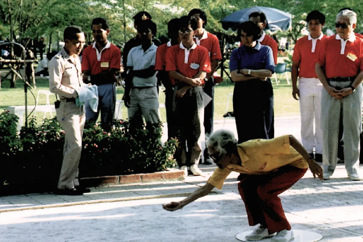 “เปตองเป็นยาวิเศษสำหรับฉัน”  กีฬาทรงโปรดของสมเด็จย่า ที่ท่านทรงพระราชทานให้แก่พสกนิกรชาวไทยไว้เพื่อออกกำลังกายและแข่งขัน (ชมคลิป)