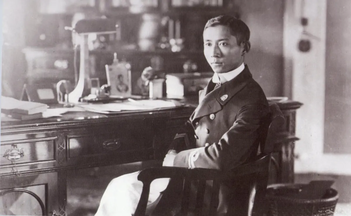 ทรงเป็นครูด้วยจิตวิญญาณ!! เรื่องเล่าจาก นักเรียนแพทย์ใน "สมเด็จพระบรมราชชนก" ที่อ่านแล้วจะรู้ว่า "ในหลวง ร.๙" ทรงงดงามเหมือนใคร ?!!