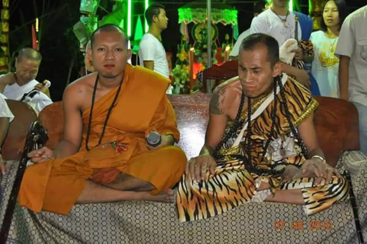 ยอดมนุษย์ไม่ได้มีแค่ต่างประเทศบ้านเราก็มี!! 10 สุดยอดร่างทรงที่ไม่คิดไม่ฝันว่าจะมีอยู่จริง?? บอกเลยแต่ละองค์สุดยอดทั้งนั้น..แยกให้ออกหลอกลวง