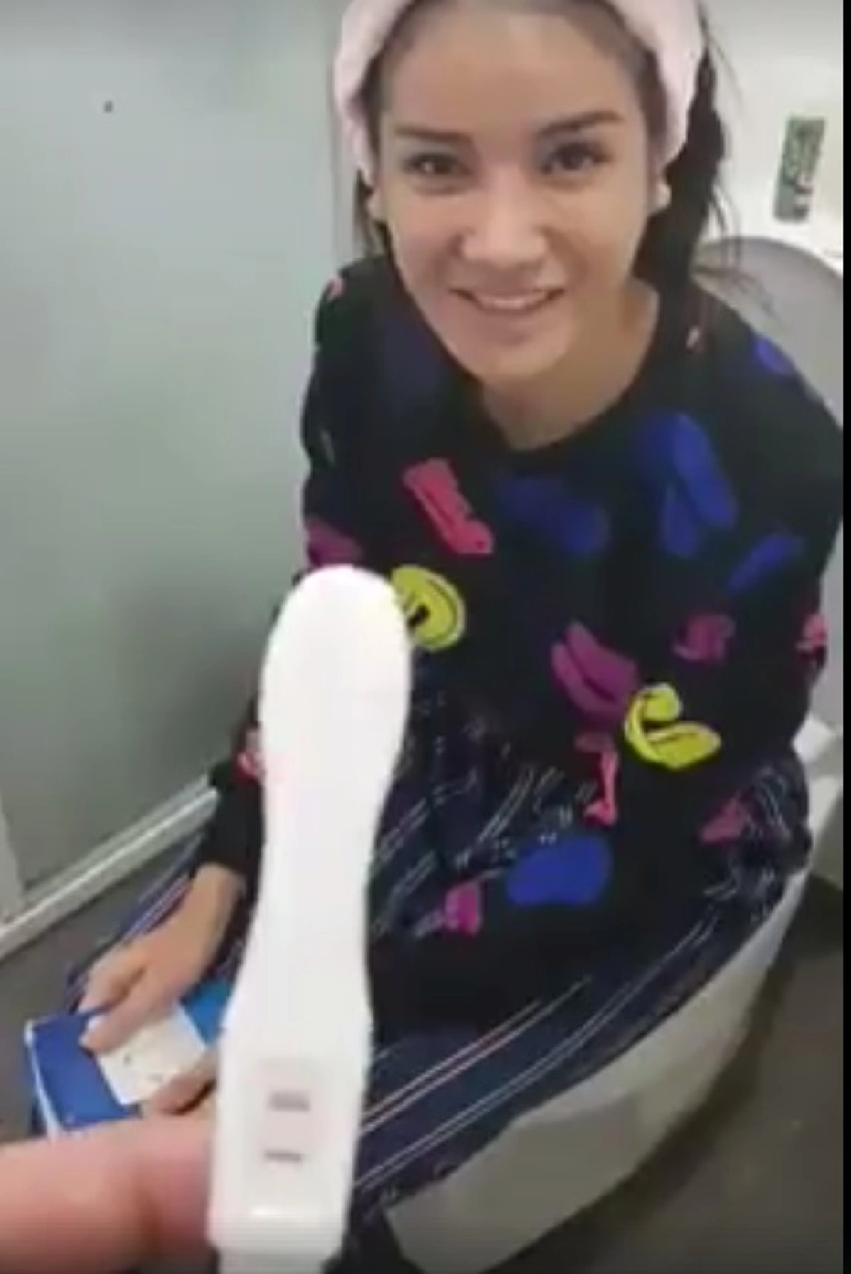 น้ำตาท่วมจอ !! หลังสามี "จ๋า แม็กซิม" เผยคลิป ขณะตรวจเจอว่าแฟนตัวเองท้อง เล่นเอาน้ำตาไหลพราก วินาทีที่รู้ว่าจะเป็นแม่คน มันเป็นแบบนี้นี่เอง