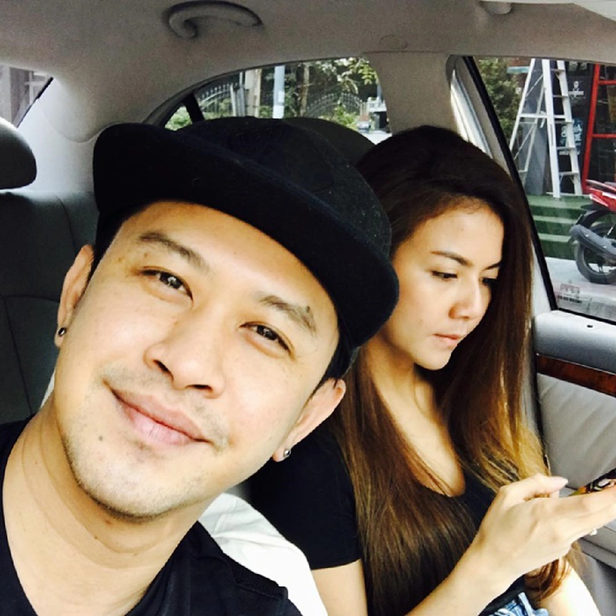 หัวอกลูกผู้ชายก็เจ็บเป็น!! "แจ๊ค ธนพล" เปิดใจปมรักร้าว เคลียร์ชัดๆใครสั่งให้เลิก "จ๊ะ อาร์สยาม"  ก่อนลั่นวาจาทิ้งท้ายยังรอแต่งงานเหมือนเดิม