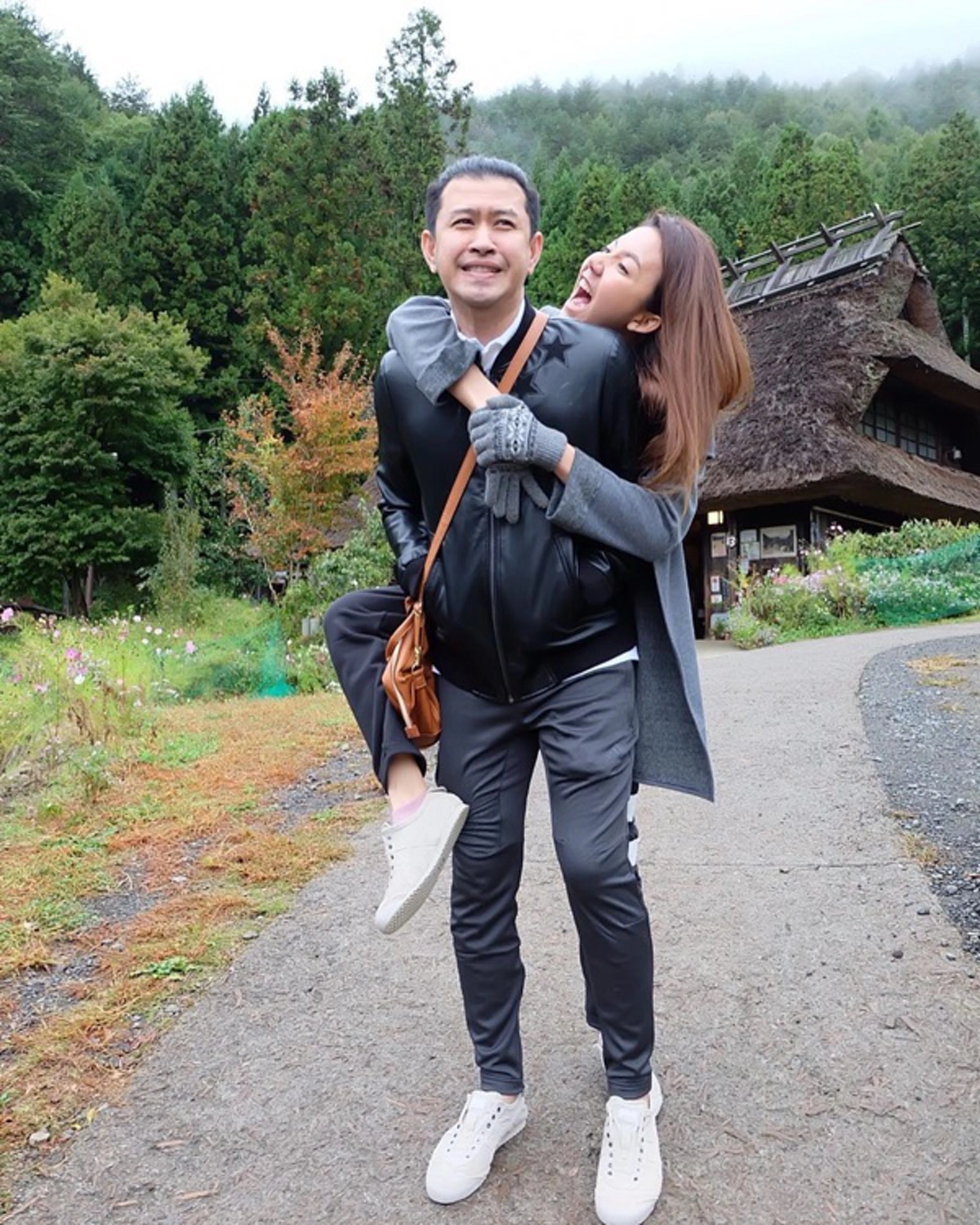 หัวอกลูกผู้ชายก็เจ็บเป็น!! "แจ๊ค ธนพล" เปิดใจปมรักร้าว เคลียร์ชัดๆใครสั่งให้เลิก "จ๊ะ อาร์สยาม"  ก่อนลั่นวาจาทิ้งท้ายยังรอแต่งงานเหมือนเดิม