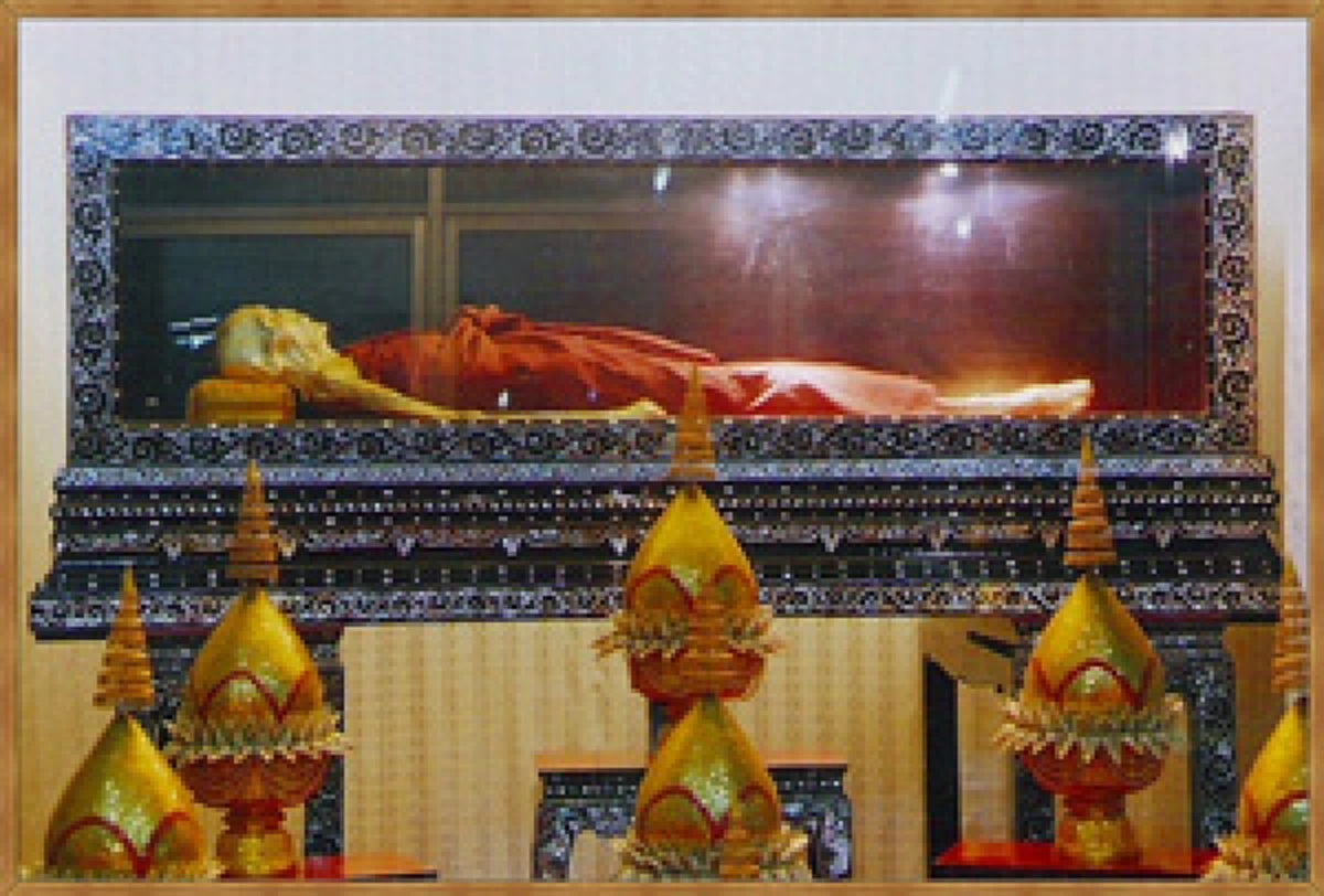 พระอรหันต์ร่างทอง..ผู้ให้กำเนิด กรรมฐานเปิดโลก.. " หลวงพ่อคง วัดเขาสมโภชน์ " แม้จะละสังขารไปนาน แต่ร่างก็ไม่เน่าเปื่อย .