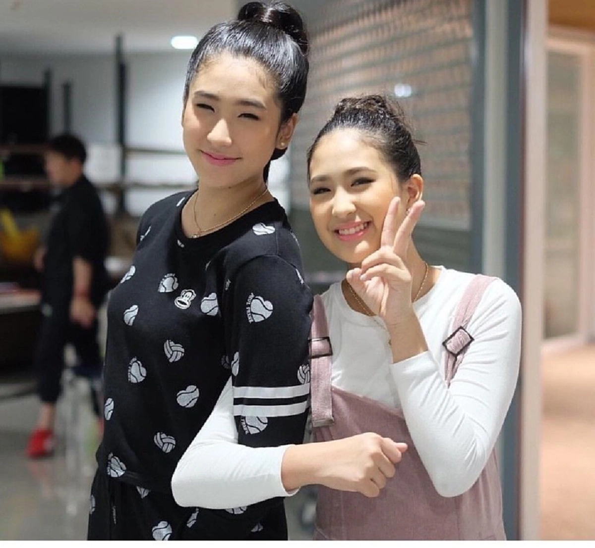 รักที่ยิ่งใหญ่!!! จากหัวใจสาว "เจ็ง" กว่าจะผ่านมาถึง 17 ปี โดนดูถูกสารพัด เจอครหาหนักไม่คู่ควร "พีท ทองเจือ" อ่านแล้วต้องปรบมือรัวๆให้เธอ!??