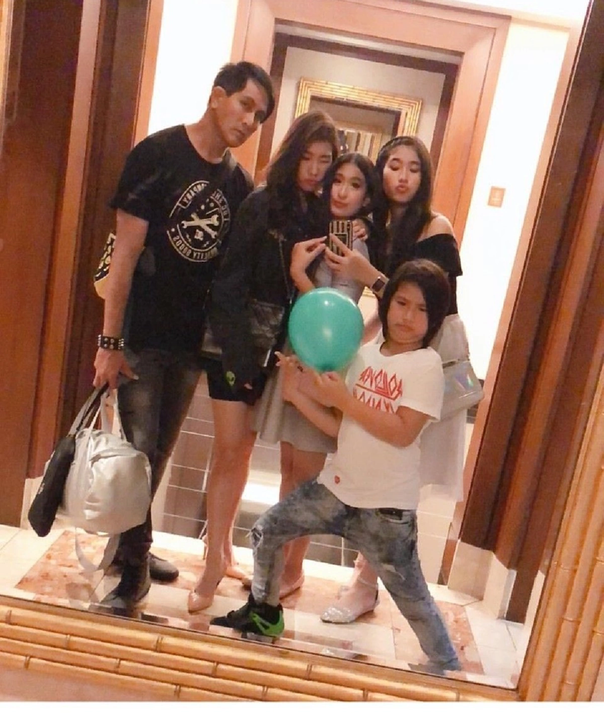 รักที่ยิ่งใหญ่!!! จากหัวใจสาว "เจ็ง" กว่าจะผ่านมาถึง 17 ปี โดนดูถูกสารพัด เจอครหาหนักไม่คู่ควร "พีท ทองเจือ" อ่านแล้วต้องปรบมือรัวๆให้เธอ!??