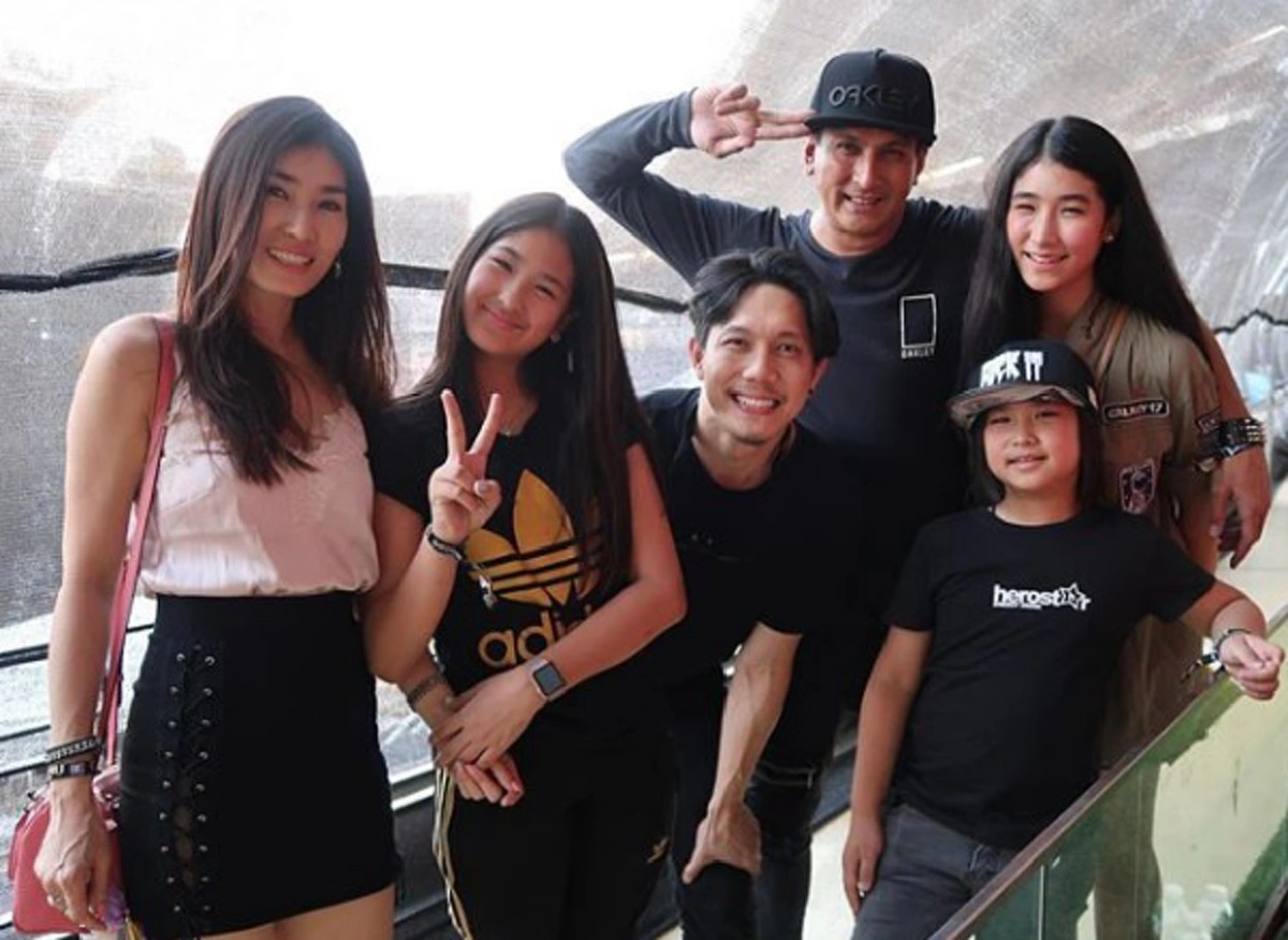 รักที่ยิ่งใหญ่!!! จากหัวใจสาว "เจ็ง" กว่าจะผ่านมาถึง 17 ปี โดนดูถูกสารพัด เจอครหาหนักไม่คู่ควร "พีท ทองเจือ" อ่านแล้วต้องปรบมือรัวๆให้เธอ!??