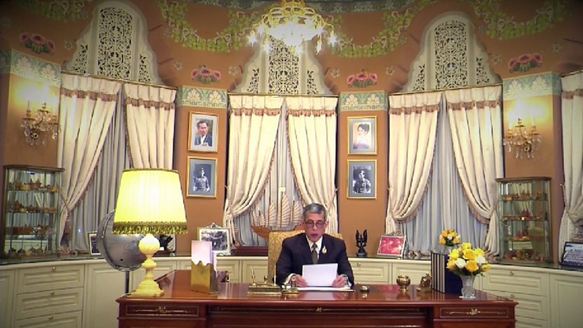 มงคลยิ่งส่งท้ายปี!!! ‪"สมเด็จพระเจ้าอยู่หัว" พระราชทานพรปีใหม่ พุทธศักราช 2561 แก่พสกนิกรชาวไทย พร้อม สคส.พระราชทาน #ทรงพระเจริญ