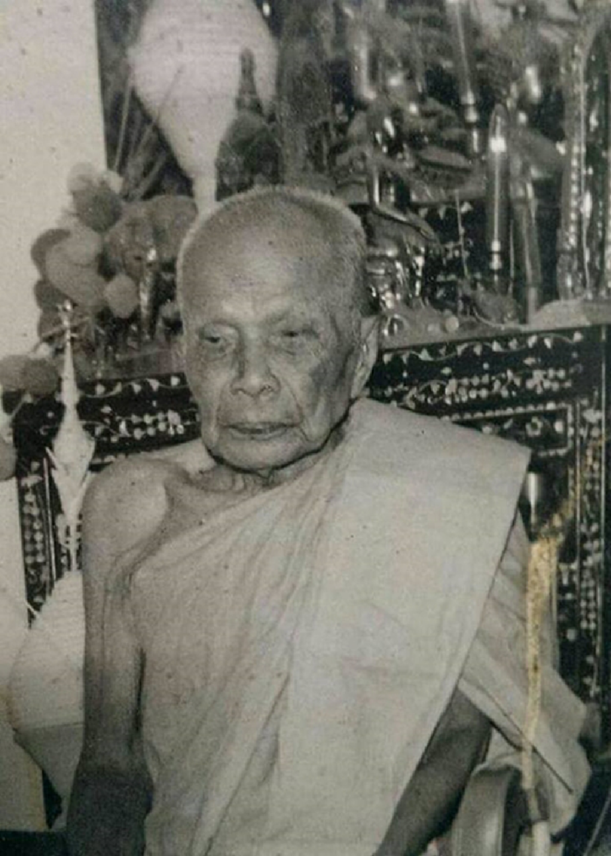 รวมมิตร อิทธิฤทธิ์หลวงพ่อแดง! เกจิเรืองอาคมเมืองเพชร ที่แม้มรณภาพแล้วแต่ยังเมตตาผู้ศรัทธาไม่สิ้นสุด เมื่อฉันหมดลมหายใจแล้วอย่าเผา