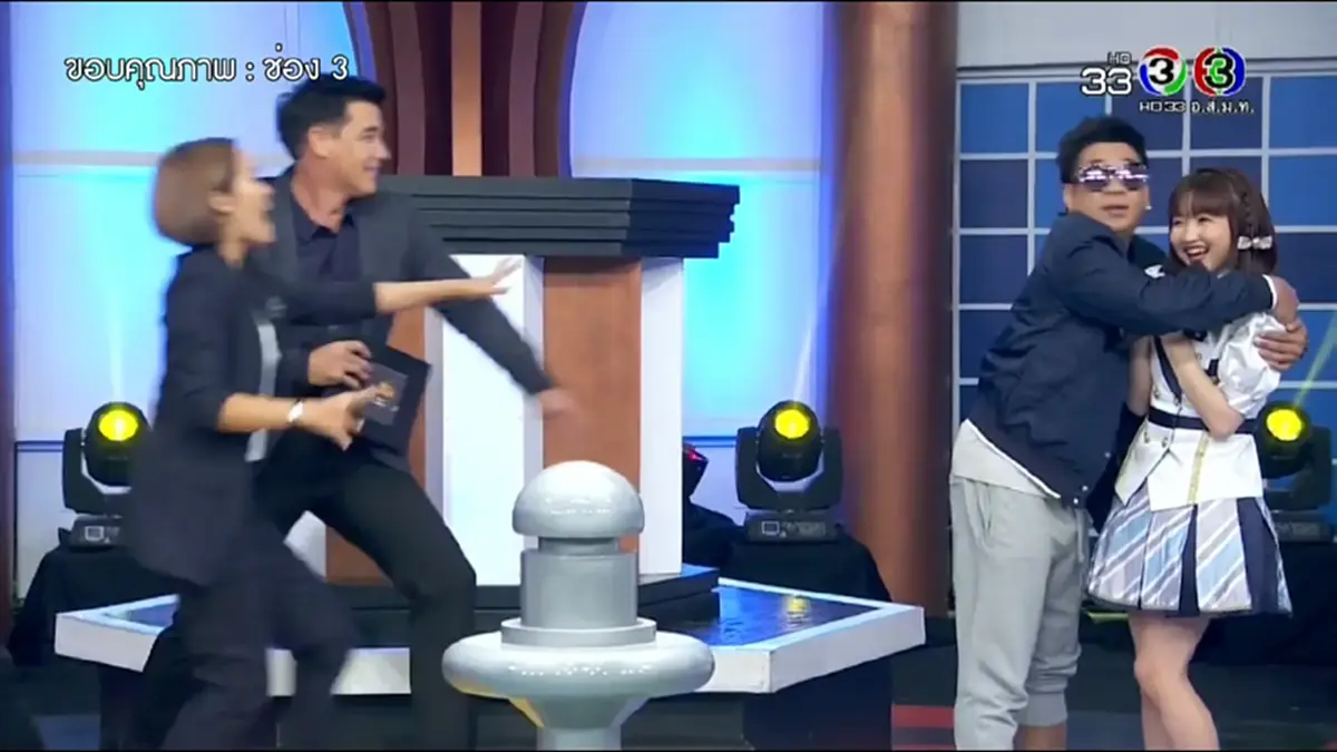 งานนี้ตลกไม่ออกของจริง!! "จุ๊บจิ๊บ เชิญยิ้ม" ขอโทษแล้ว ดราม่าเล่นมุขกอด "ไข่มุก BNK48" เข้าข่ายคุกคามทางเพศ ชาวเน็ตจี้ให้เลิกมุขห่วยแตก!!