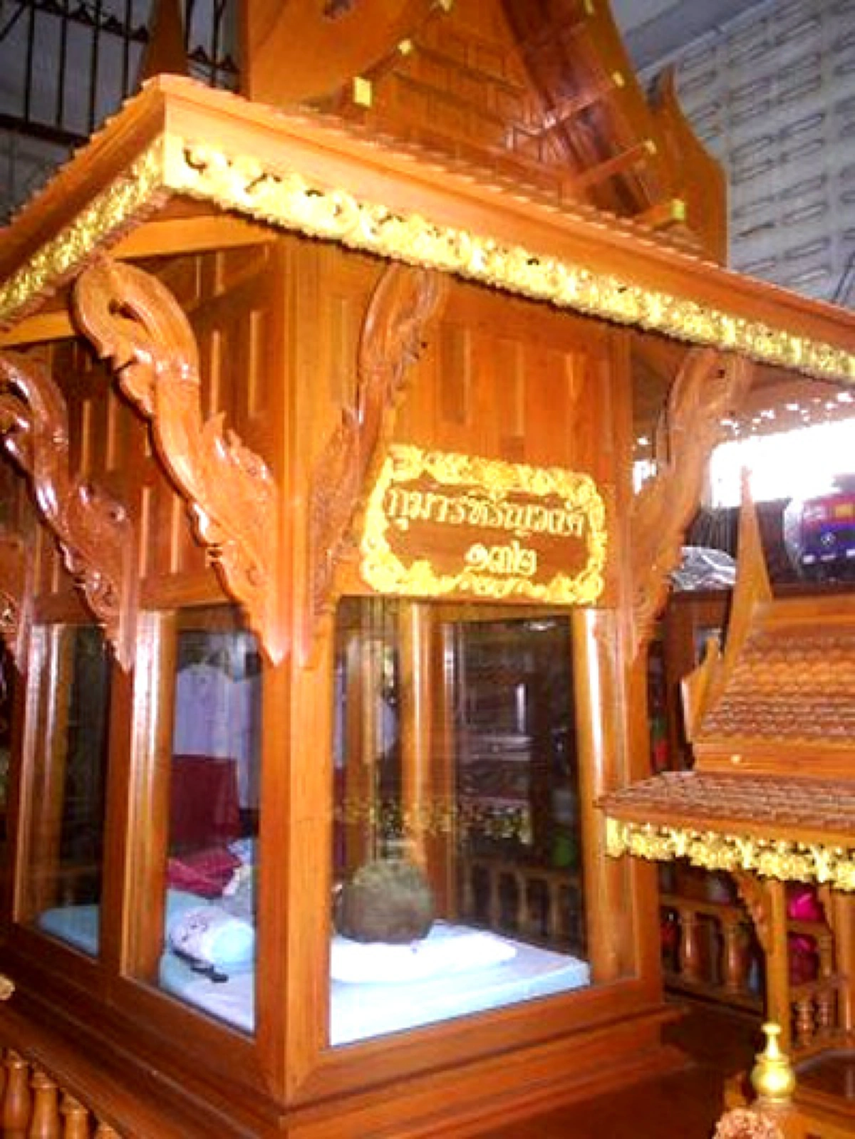 อิทธิฤทธิ์สยบโจร!! "กุมารหิรัญวงศ์" โจรใจบาปแอบฉกสร้อยทอง รีบฟ้องเจ้าอาวาส จับได้ทันควัน ให้โชค ให้ลาภ จนของมีค่าเต็มศาลา!!