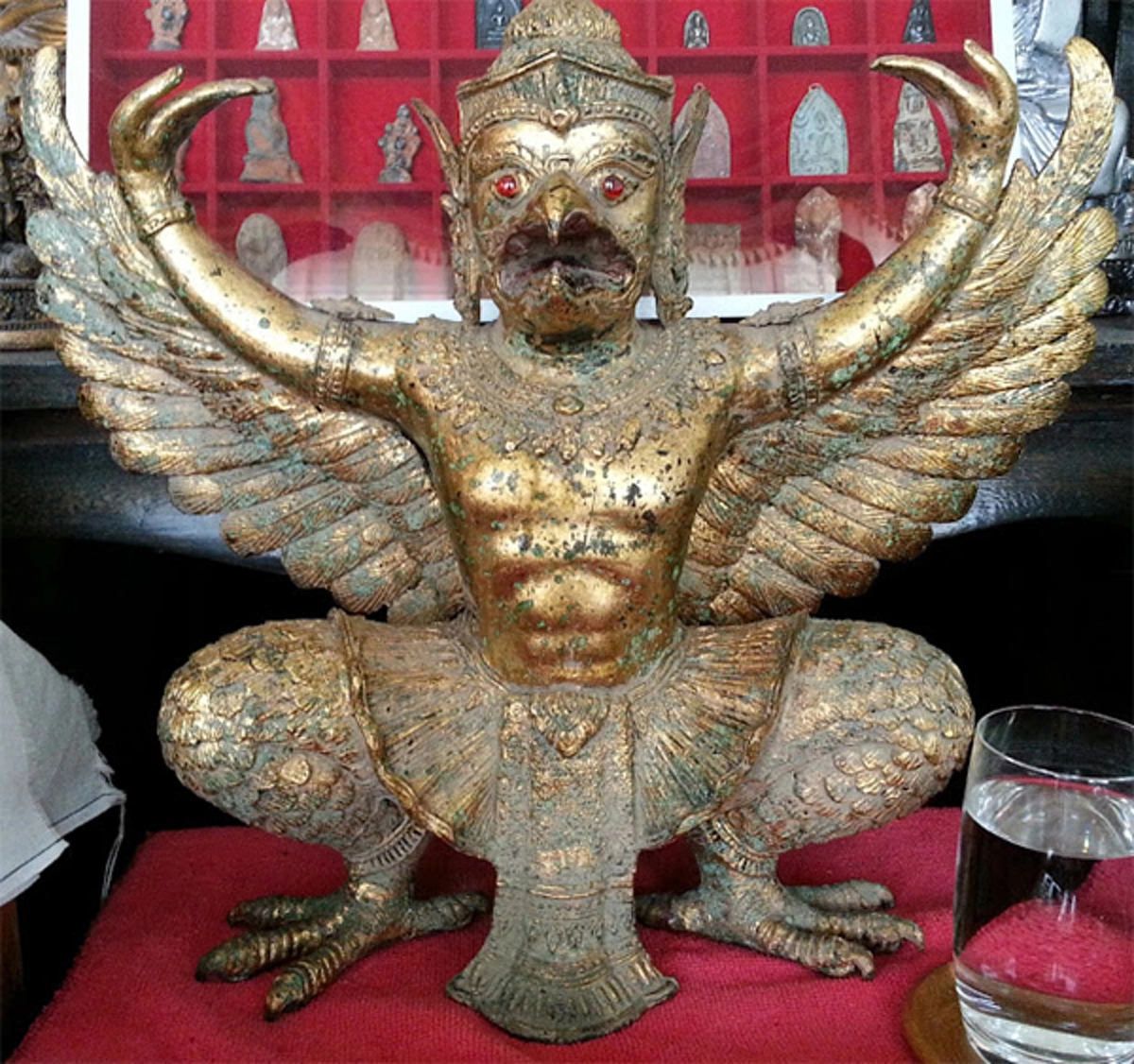 บารมีองค์พญาครุฑ!! วิธีบูชาองค์พญาครุฑอย่างถูกต้อง บทสวดคาถาบูชาองค์พญาครุฑ  สู่ความเจริญรุ่งเรืองแห่งชีวิต