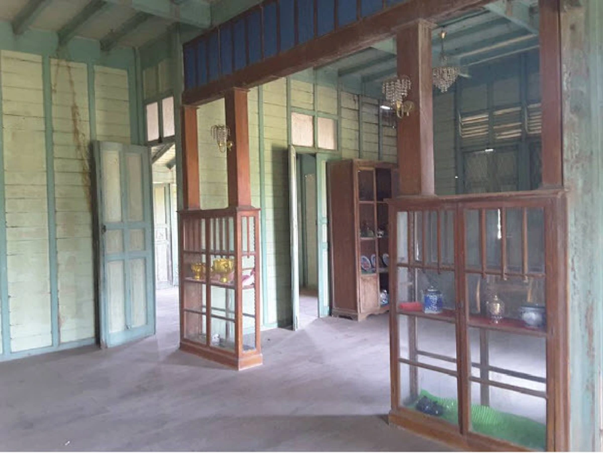 ขนาดชาวบ้านยังไม่เข้าใกล้ !!! นี่คือบ้านร้างกองละคร "เงินปากผี" ขุนลุกกันทั้งกองเมื่อรู้ประวัติ (คลิป)