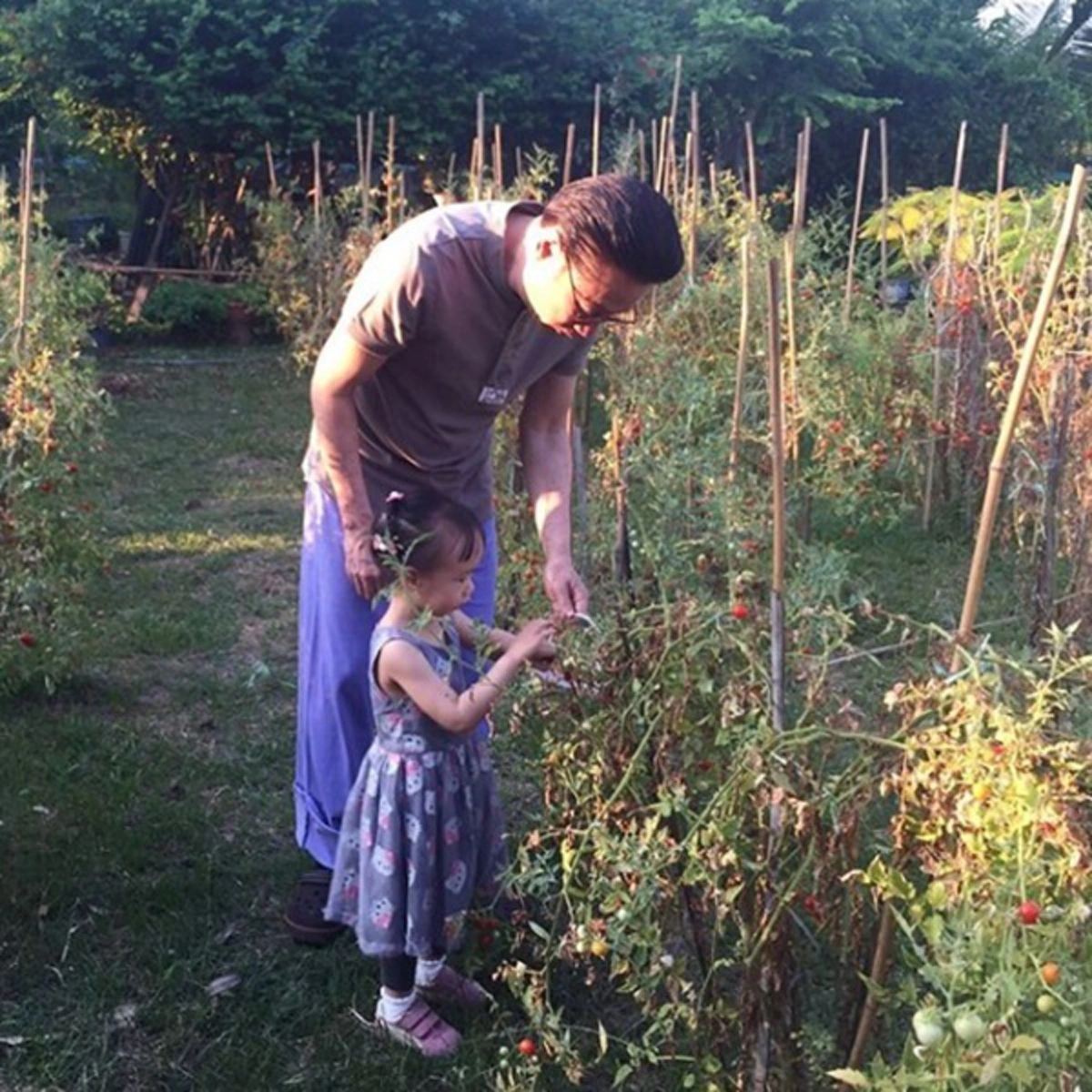 คาดไม่ถึงจริงๆ!! ส่องไลฟ์สไตล์ "พิธีกรดังระดับประเทศ" กับชีวิตสุดเรียบง่ายที่หลายคนไม่เคยเห็น แม้จะรวยเป็นพันล้าน...แต่ยังติดดินไม่เปลี่ยน!?