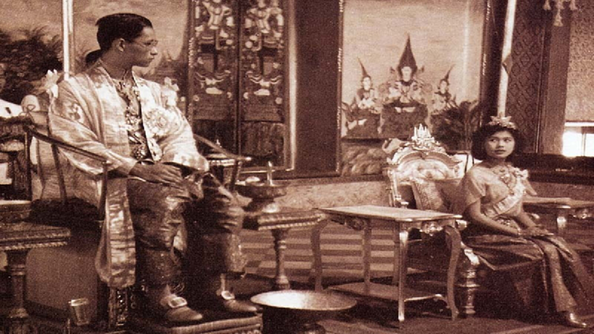 "รักแห่งแผ่นดิน!!" ย้อนเล่าตั้งแต่วันแรกเจอ จนถึง ๒๘ เม.ย. พระราชพิธีราชาภิเษกสมรส ...ความรักจาก2พระองค์ สู่พสกนิกรทุกคนบนผืนดินไทย!!