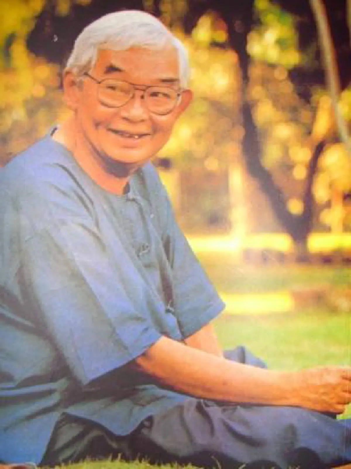 แลกกันคนละหมัด!! ชมกันอีกครั้ง...กับการโต้เถียงอันลือลั่นในประวัติศาสตร์ระหว่าง "พุทธทาส" กับ "คึกฤทธิ์"!!