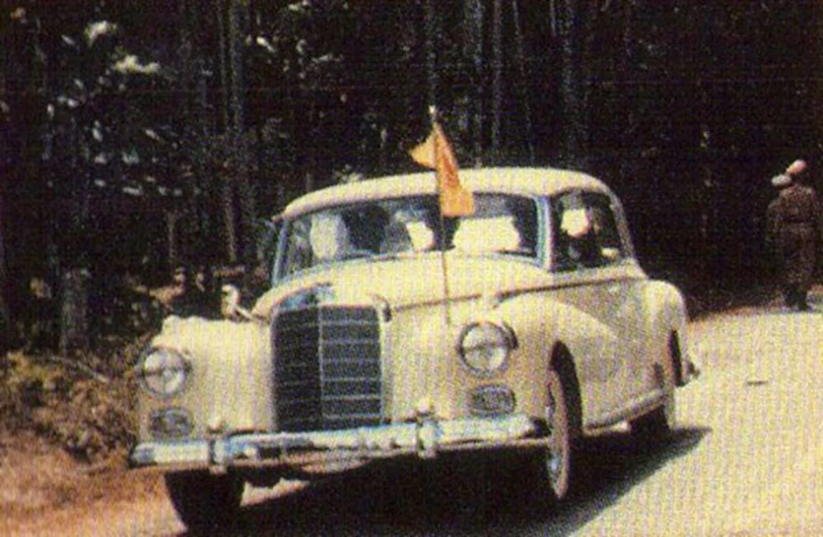 เผยประวัติรถยนต์พระที่นั่ง"ในหลวง ร.๙"เสด็จเดินทางจากสยามประเทศเพื่อไปศึกษาต่อสวิตเซอร์แลนด์ ขณะมีเสียงหนึ่งตะโกนแทรกเข้าพระกรรณว่า“ในหลวง"