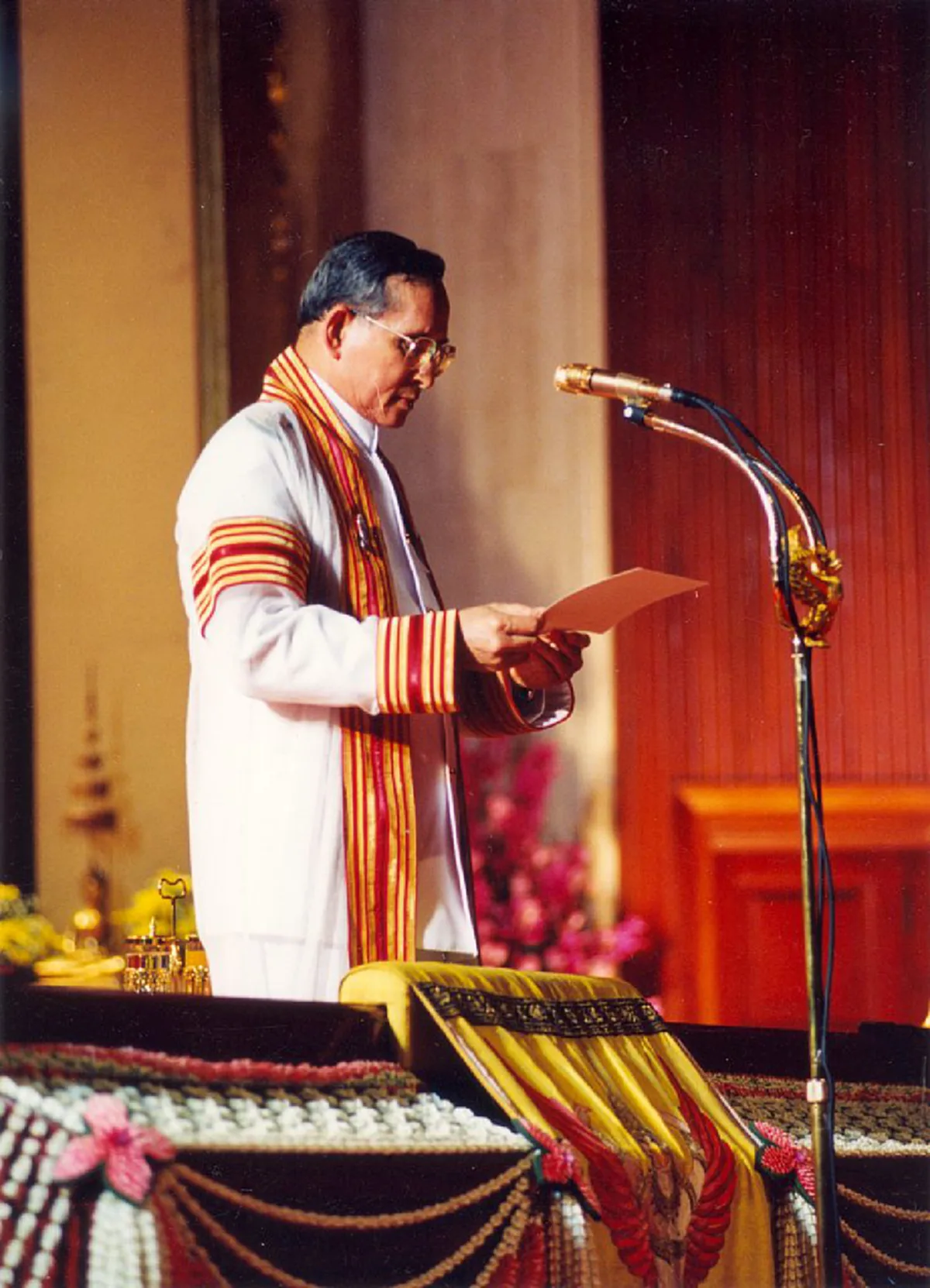 ทรงหายจากเจ็บ จากง่วง! เพียงได้ยินคำนี้... “ทรงพระเจริญ”... ทรงเล่าด้วยพระราชอารมณ์ขัน ทั้งที่เป็นเรื่องคราวพระประชวร!