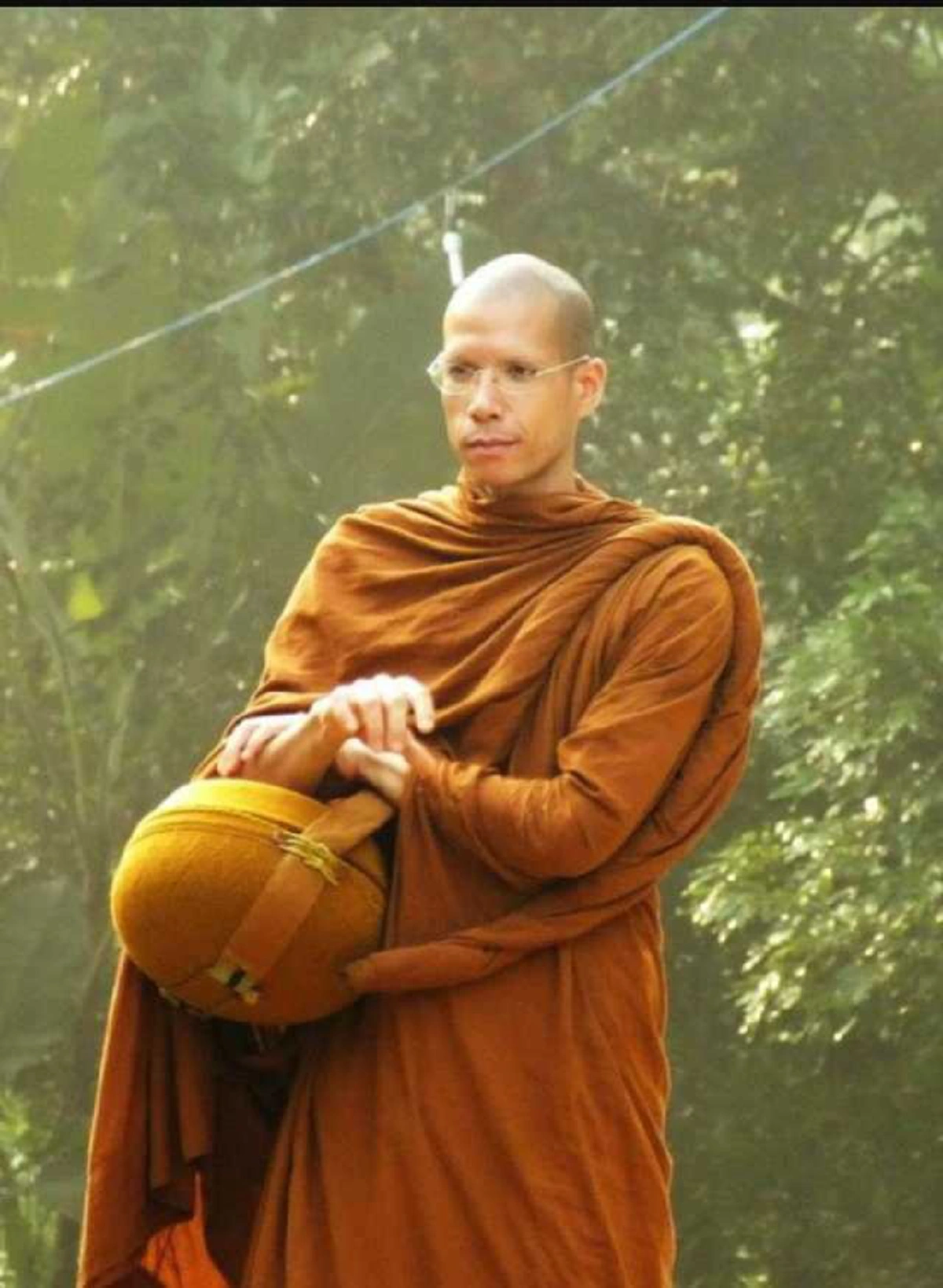 *ชีวิตจริงยิ่งกว่านิยาย!!! "ทายาทมหาเศรษฐี" ยอมทิ้งมรดกกว่า "2 แสนล้าน" ขอบวชไม่สึก! กับความจริงที่หลายคนคาดไม่ถึง!!! (ชมคลิป)