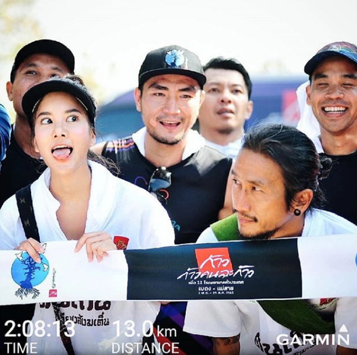อ่านเห็นภาพ..จากใจ "เมย์ เฟื่องอารมย์" พูดถึง "ตูน บอดี้สแลม" และผู้หญิงที่อยู่เคียงข้าง #โหน่ง+เท่ง ร่วมวิ่งระดมทุนครึ่งล้านทำบุญ #ก้าว!?!