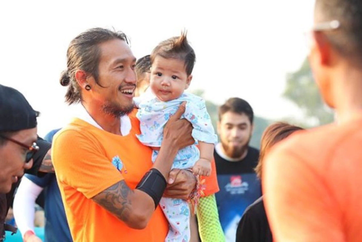 ปลายทางความเชื่อ..แสงสุดท้ายมีเสมอ!! "ตูน บอดี้สแลม" ทำฝันเป็นจริง ยอดเงิน #ก้าว ทะลุพันล้านแล้ว ย้ำคำจำได้มั้ย... #ก็บอกแล้วผมไม่ได้บ้า!??