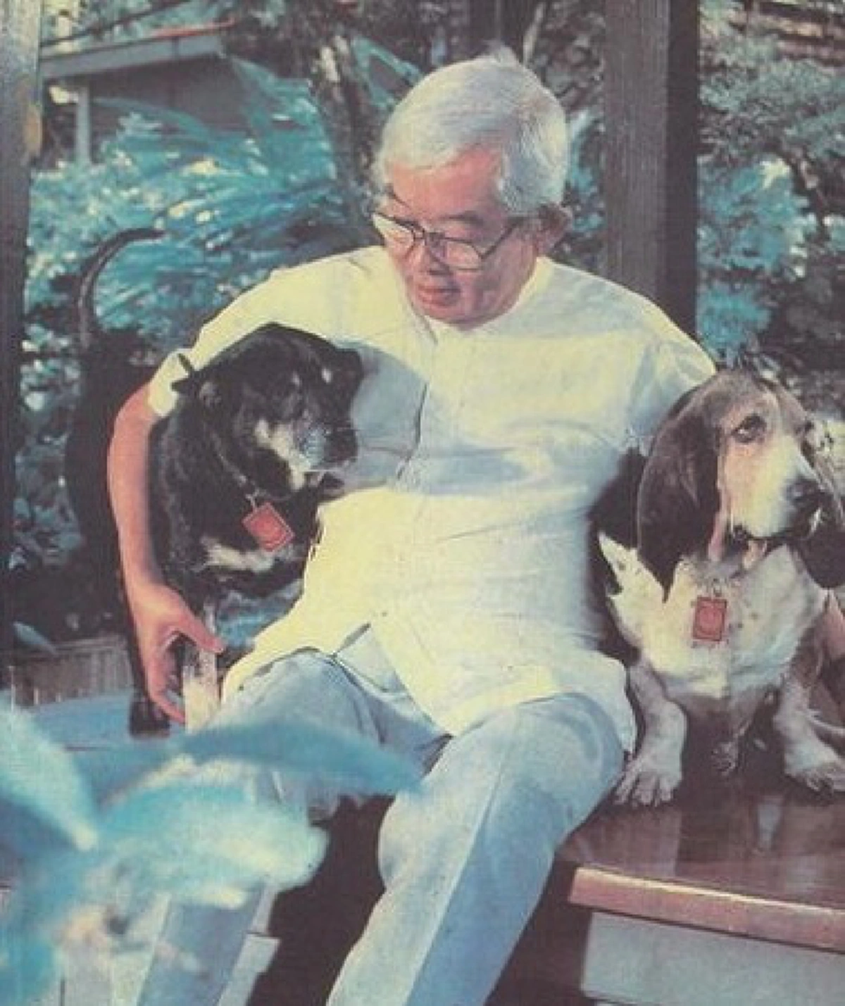 "ถ้าผมไม่ได้เป็นนายกรัฐมนตรี...หมาตัวนี้ก็คงไม่ตาย"!! สะเทือนใจ...กับเรื่องราวของ "ฉลาด" สุนัขที่ทั้งหวงและห่วง ม.ร.ว.คึกฤทธิ์ จนตัวตาย!!