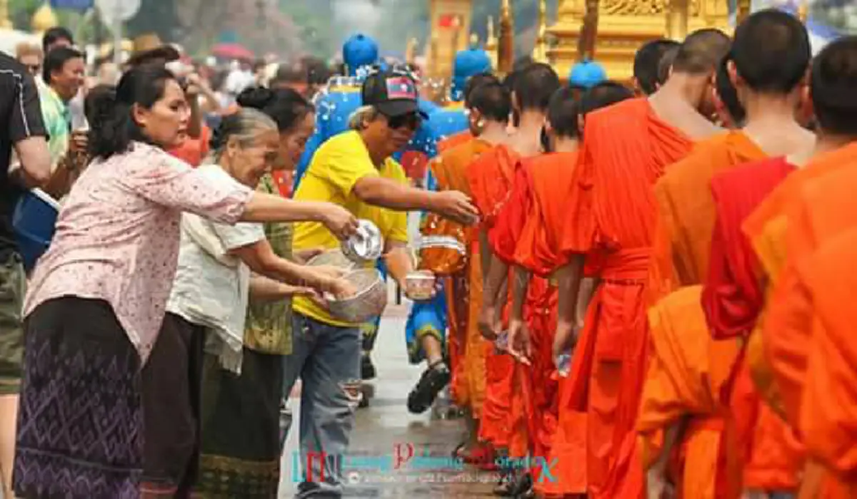 น่าฮักหลาย สาวลาว! ชมนางสังขาน (นางสงกรานต์) หลวงพระบาง - เวียงจันทน์ ปีนี้ที่ลาวนางสงกรานต์ก็ดุเดือด อุบัติเหตุมาก!