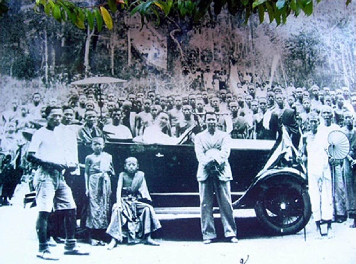 เปิดประวัติ "ครูบาอภิชัยขาวปี" ศิษย์เอก "ครูบาศรีวิชัย" !!! ครูบาต้องมลทิน ที่ "จอมพลสฤษดิ์" นับถือเป็นที่สุด !!!