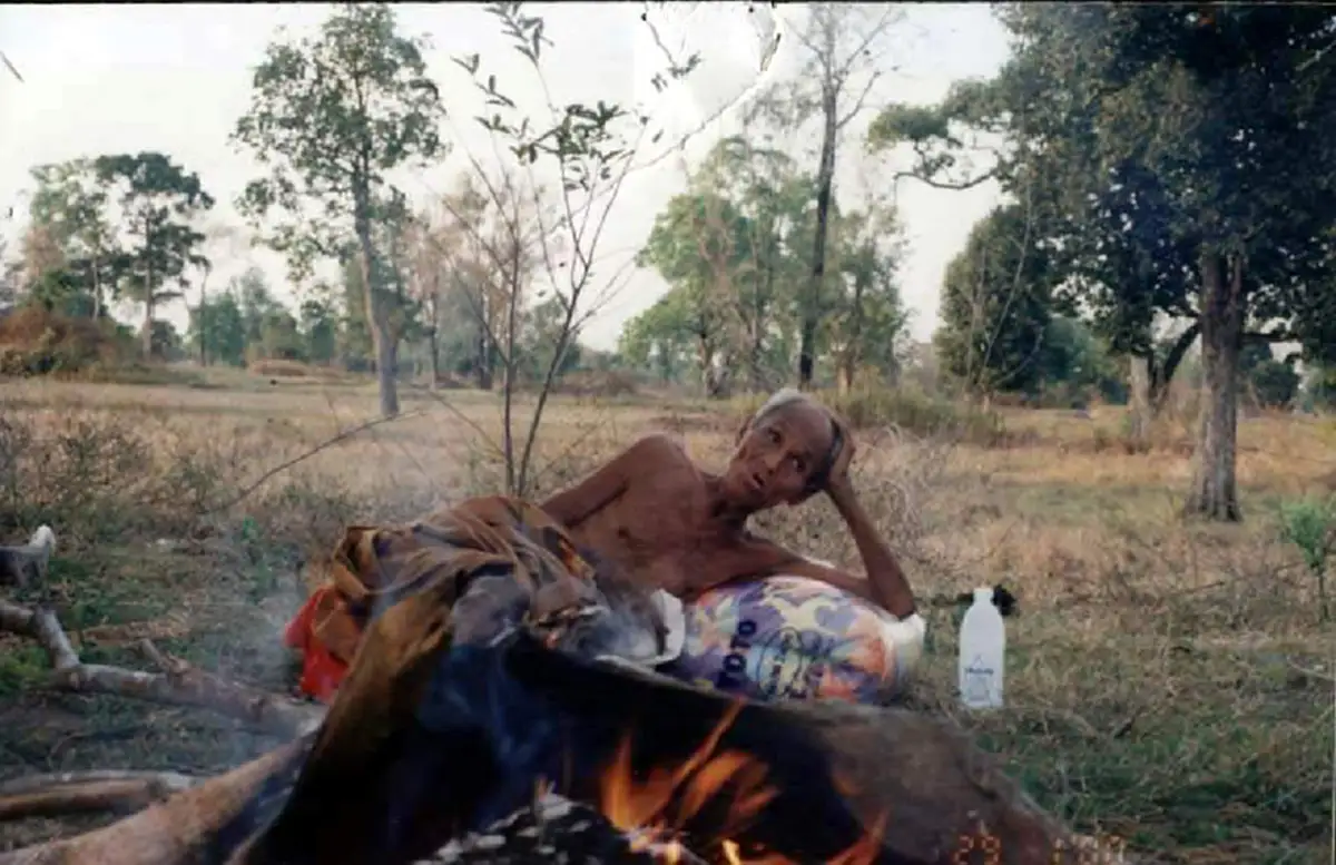 อยากจับดีนัก..ตำรวจสงสัย "หลวงปู่สรวง เทวดาเดินดิน"เป็นสายลับ..จับมาขัง แต่ตะลึงงัน เมื่อหลวงปู่เดินออกจากห้องขัง ทั้งๆที่ใส่กุญแจแน่นหนา.