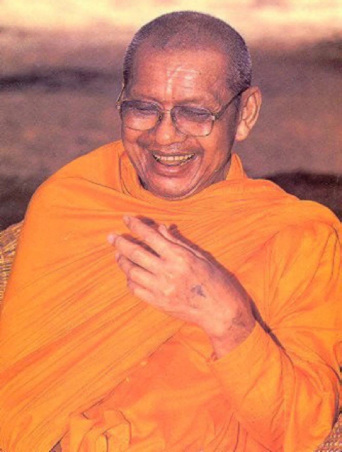 “เหตุการณ์ในอนาคตของในหลวงรัชกาลที่๑๐” ย้อนรอยจากคำทำนายของหลวงพ่อฤๅษีลิงดำในหนังสือ “ฤๅษีทัศนาจร” (รายละเอียด)