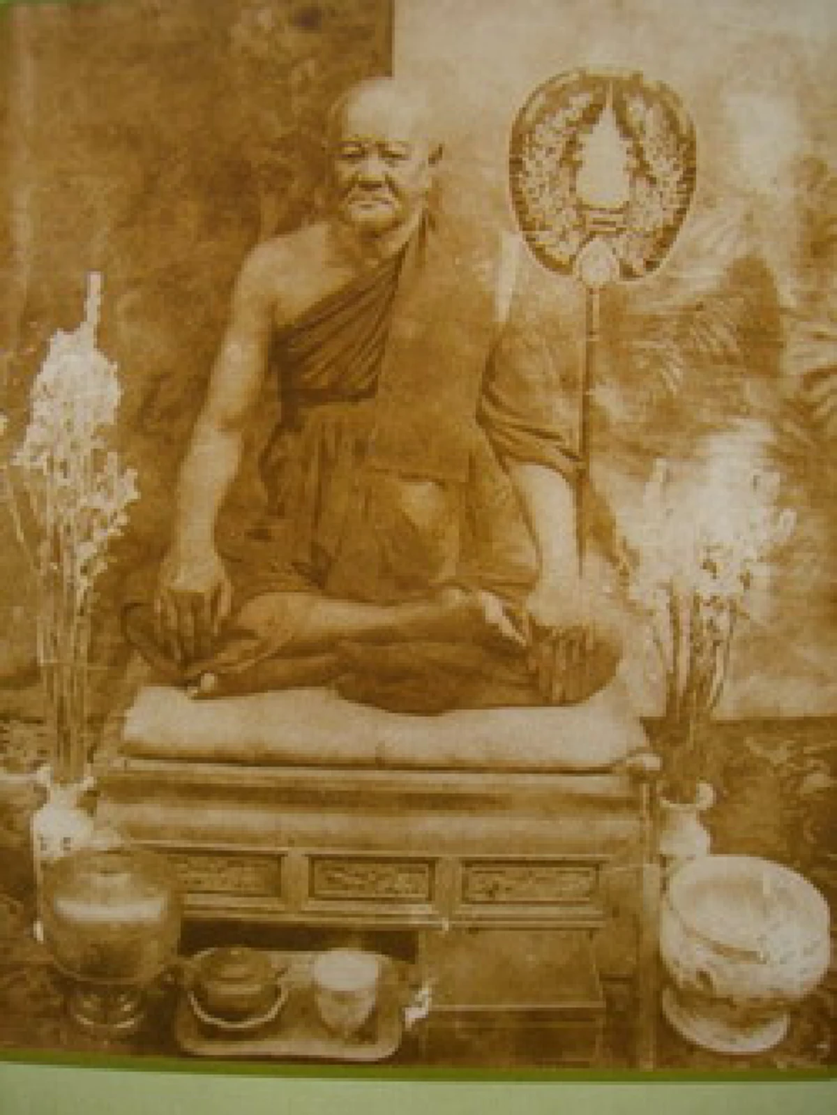 สองเกจิดังอยุธยา..หยอกล้อกันเล่นด้วยพลังอำนาจจิต..เรือ "หลวงพ่อปั้น"พายไม่ไป..จึงตอบโต้ด้วยการไม่ให้ "หลวงพ่อสุ่น"ตำหมากได้..